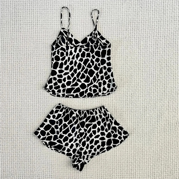 VINTAGE Black & White Satin Pajama’s Set - Picture 3 of 6